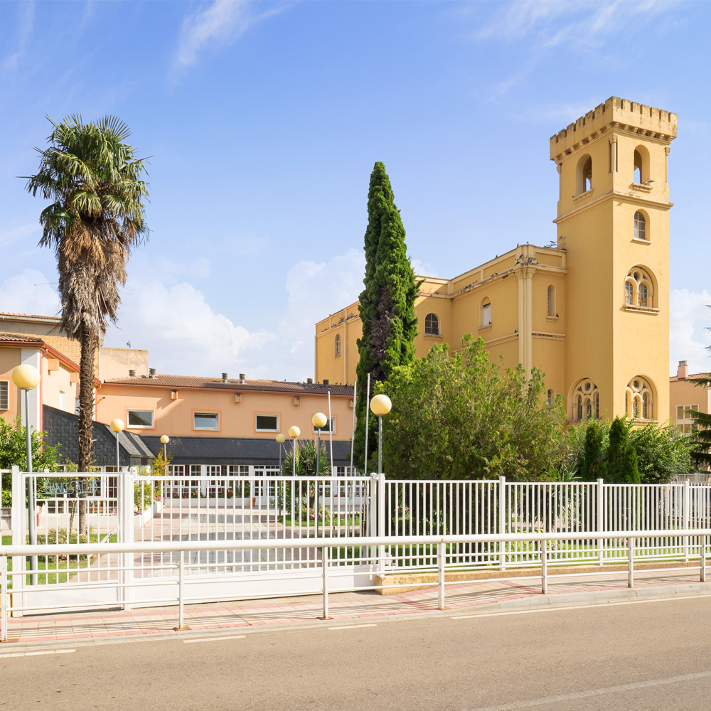 Exteriores del centro residencial Baño Salud, ubicado en Venta de Baños, Palencia